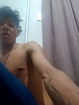 Snapshot of raiu1257 chatting on December 24, 2:23 pm raiu1257 online show from December 24, 2:23 pm