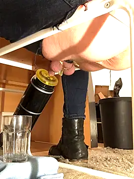 Snapshot of Inseminator69 chatting on October 1, 5:44 am Inseminator69 online show from October 1, 5:44 am