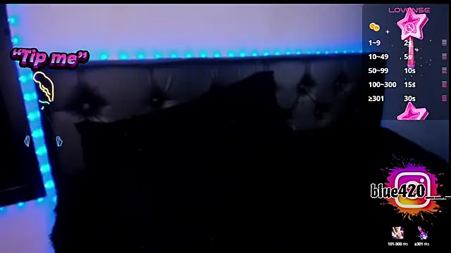 Snapshot of Skyler__blue4 chatting on December 4, 5:33 pm Skyler  blue4 online show from December 4, 5:33 pm