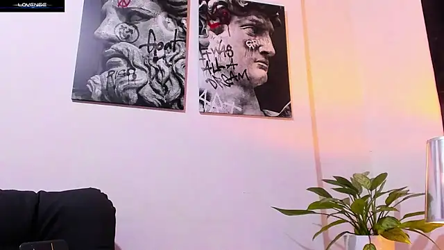 CruzVega online show from October 31, 8:34 pm