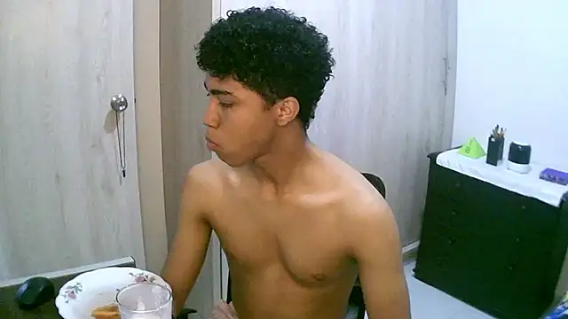 Snapshot of sexy_diamante_ chatting on September 29, 1:37 am sexy diamante  online show from September 29, 1:37 am