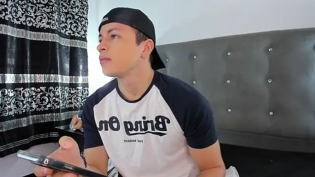 Angel Cuervo online show from December 12, 12:22 pm