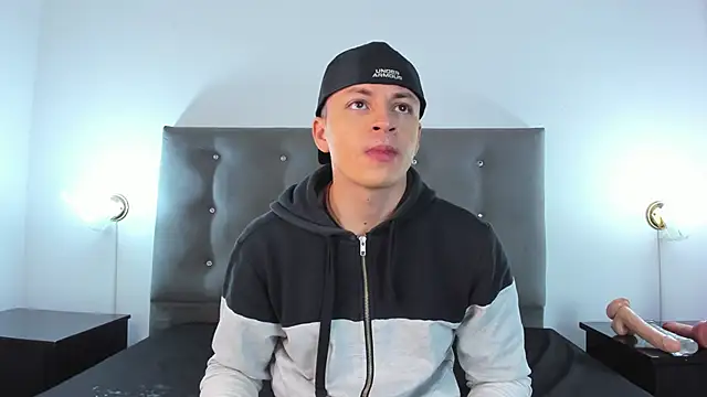 Angel Cuervo online show from December 23, 12:30 pm