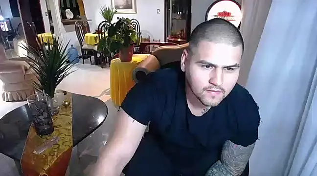 Snapshot of pitbullveryhot chatting on February 9, 4:57 am pitbullveryhot online show from February 9, 4:57 am