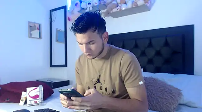 Snapshot of Latin_Boy24 chatting on January 29, 4:30 pm Latin Boy24 online show from January 29, 4:30 pm