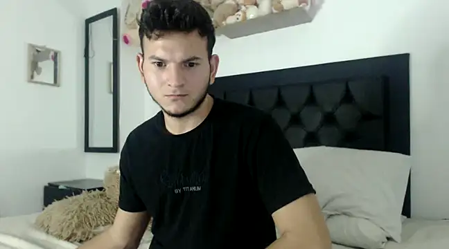 Snapshot of Latin_Boy24 chatting on February 12, 4:44 am Latin Boy24 online show from February 12, 4:44 am