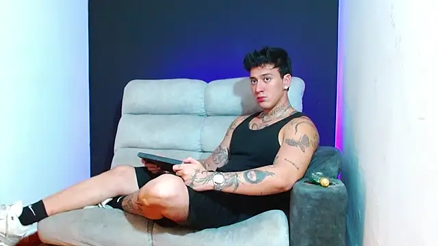 JUSTIN FULLER1 online show from February 5, 12:06 am