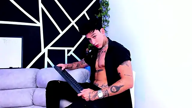 JUSTIN FULLER1 online show from March 7, 9:06 pm