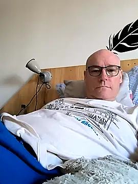 bogland33 online show from February 23, 1:27 pm