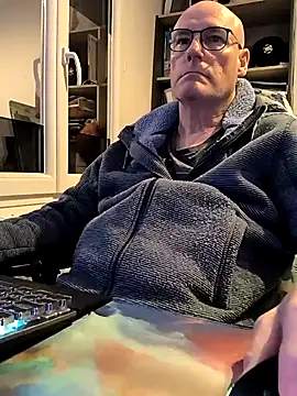 bogland33 online show from March 11, 8:53 pm