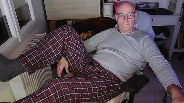 bogland33 online show from February 8, 10:51 pm