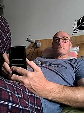 bogland33 online show from September 10, 5:00 pm