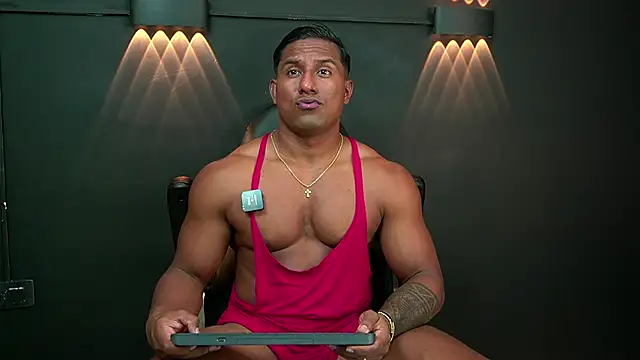 Snapshot of CallumMuscle chatting on January 1, 7:43 pm CallumMuscle online show from January 1, 7:43 pm