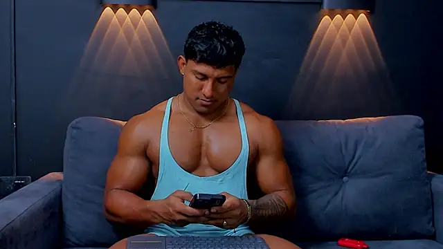 Snapshot of CallumMuscle chatting on February 5, 2:51 am CallumMuscle online show from February 5, 2:51 am