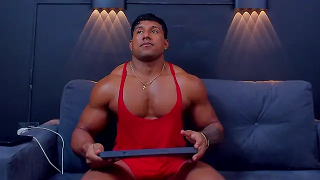 Snapshot of CallumMuscle chatting on February 7, 4:37 am CallumMuscle online show from February 7, 4:37 am