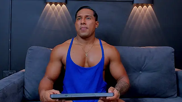 Snapshot of CallumMuscle chatting on January 20, 10:15 pm CallumMuscle online show from January 20, 10:15 pm