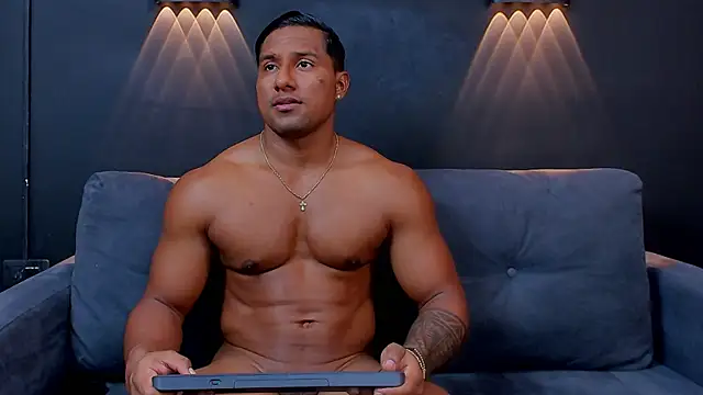 Snapshot of CallumMuscle chatting on January 19, 11:00 pm CallumMuscle online show from January 19, 11:00 pm