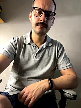 Snapshot of Superdad chatting on October 3, 11:48 am Superdad online show from October 3, 11:48 am