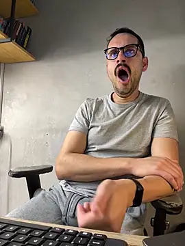 Snapshot of Superdad chatting on September 22, 12:48 pm Superdad online show from September 22, 12:48 pm