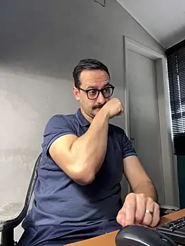 Snapshot of Superdad chatting on October 2, 11:36 am Superdad online show from October 2, 11:36 am