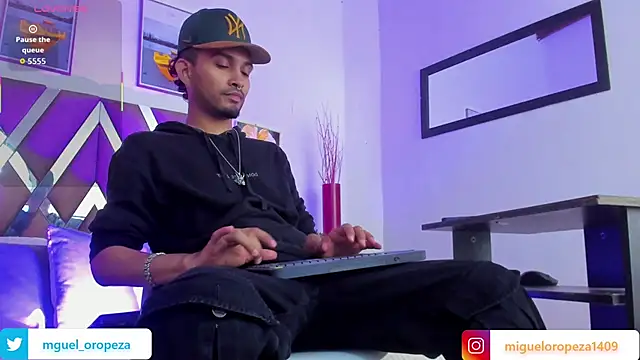 Snapshot of _miguel0 chatting on October 9, 7:08 pm  miguel0 online show from October 9, 7:08 pm