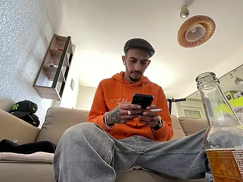 Rebeu313 online show from March 19, 2:13 pm