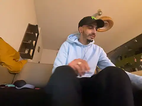 Rebeu313 online show from January 30, 1:11 am