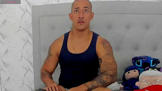 luigiferrara online show from April 11, 7:39 pm