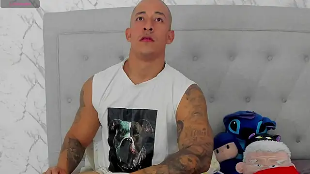 luigiferrara online show from April 10, 9:22 pm