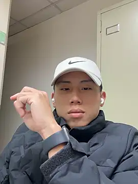 Snapshot of Benson18y chatting on March 20, 5:24 am Benson18y online show from March 20, 5:24 am