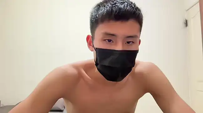 Snapshot of Benson18y chatting on January 7, 1:21 pm Benson18y online show from January 7, 1:21 pm