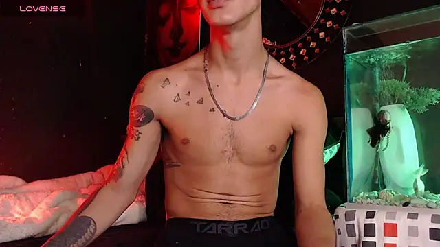 Snapshot of Godly_huan chatting on October 6, 11:15 am Godly huan online show from October 6, 11:15 am