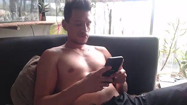 roystonee01 online show from January 8, 4:34 pm