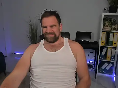 John-E-Dough online show from December 1, 9:23 am