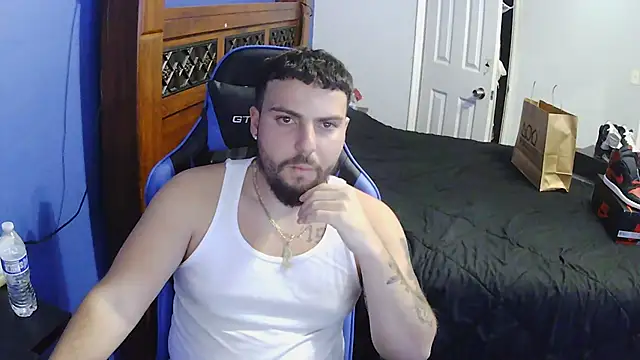 Snapshot of MasterKvn chatting on February 12, 5:37 am MasterKvn online show from February 12, 5:37 am