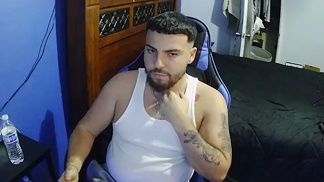 Snapshot of MasterKvn chatting on January 30, 6:13 am MasterKvn online show from January 30, 6:13 am