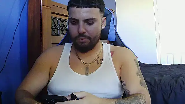 Snapshot of MasterKvn chatting on February 4, 9:31 pm MasterKvn online show from February 4, 9:31 pm