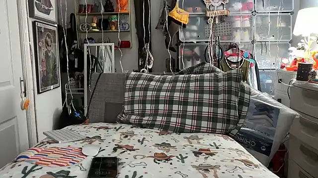 joeytatts66 online show from December 1, 4:04 am