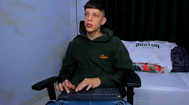 Snapshot of Adam_hard_ chatting on January 15, 7:55 pm Adam hard  online show from January 15, 7:55 pm