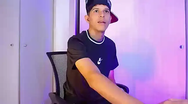 LiamGadiell online show from December 14, 1:50 am