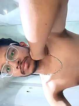 skinnyyyyyyyyy online show from January 25, 3:40 am