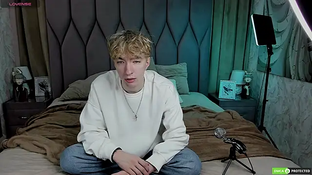 TrevorBenson online show from October 9, 3:22 am