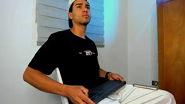 andy 0018 online show from January 11, 8:00 am