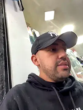 JuanZapata33 online show from December 1, 10:02 pm