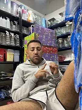 JuanZapata33 online show from November 28, 10:00 pm