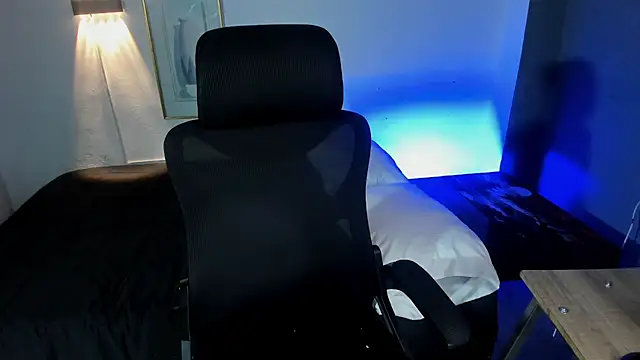 Travistanner 28 online show from November 29, 6:26 am