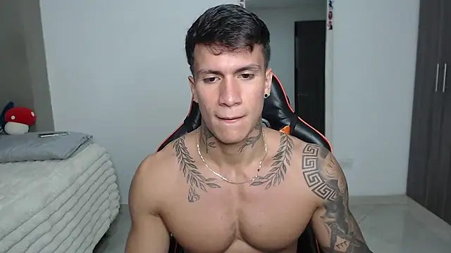 pettergrey1 online show from April 18, 11:37 pm