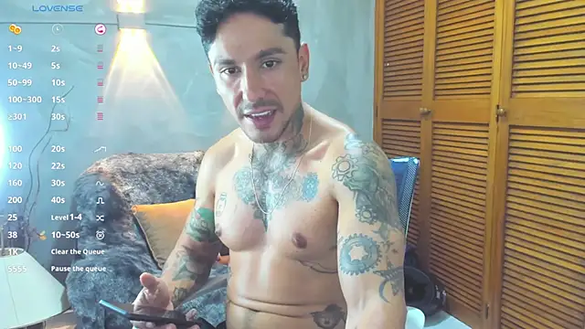 Snapshot of Dylanstonne chatting on January 11, 11:02 pm Dylanstonne online show from January 11, 11:02 pm