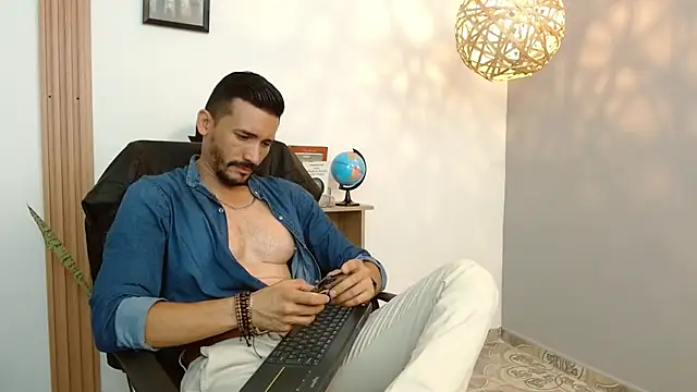 Snapshot of Reiko_85_ chatting on February 7, 6:13 pm Reiko 85  online show from February 7, 6:13 pm