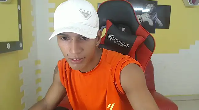 mau elixxx online show from January 1, 5:44 pm